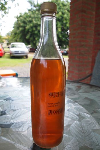 BilĆ Quenepa-Infused Rum