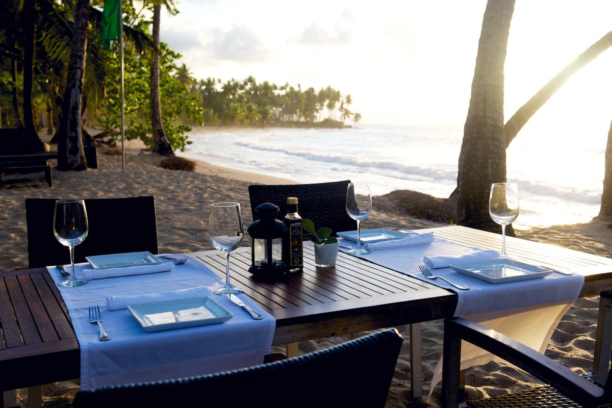 Sublime Hotel Samana al fresco dining on the beach