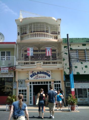 Outside Heladeria Lares, Puerto Rico | Credit: rianap via Flickr