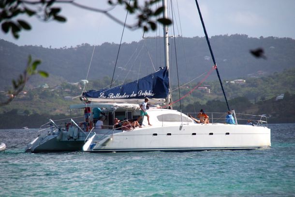 Ballades du Delphis sails past Ilet-Oscar after visiting Josephine's Bathtub in Martinique | SBPR