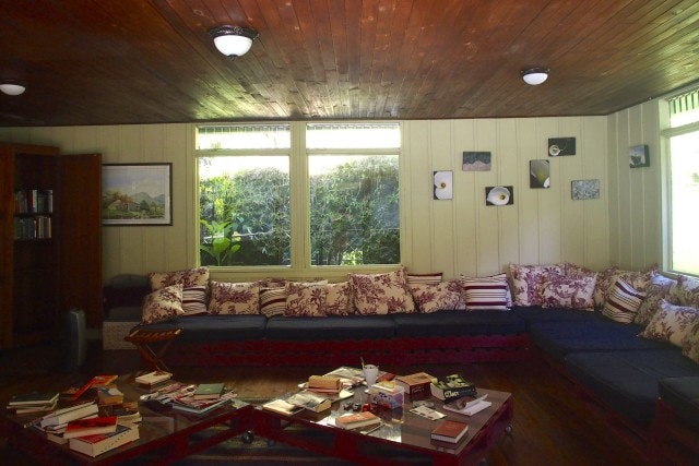 Trogon Lodge Library | SBPR