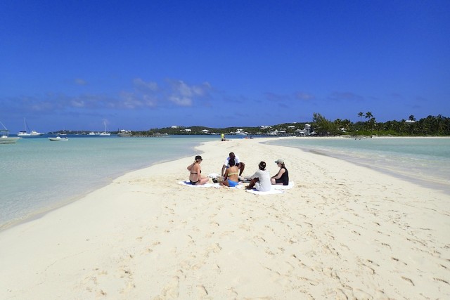 Sitting down to lunch on Tahiti Beach | SBPR