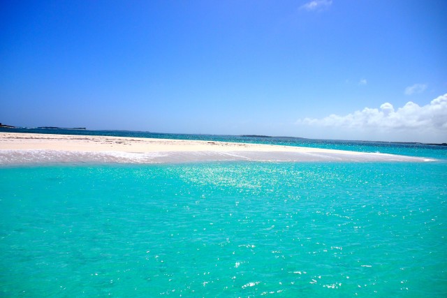 Pulling up to Pelican Cay, Abaco, The Bahamas | SBPR