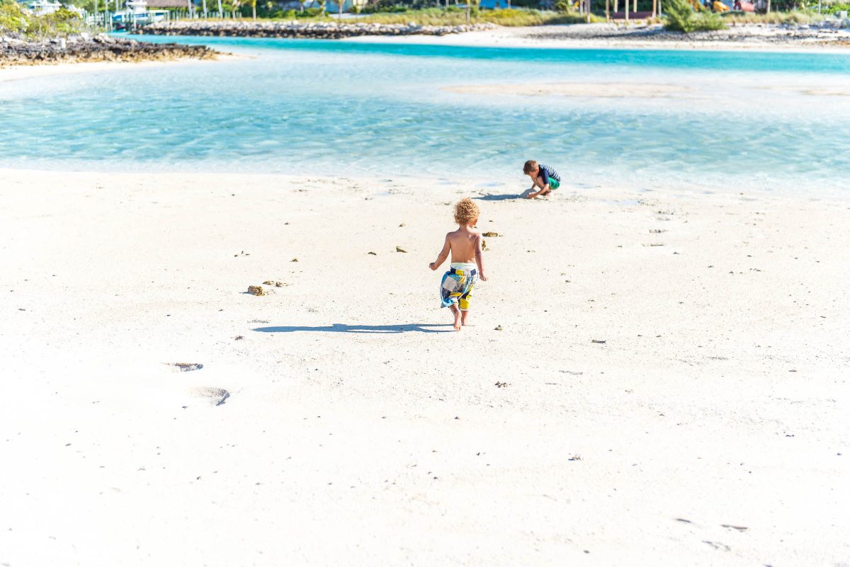 Staniel Cay Beaches by Patrick Bennett