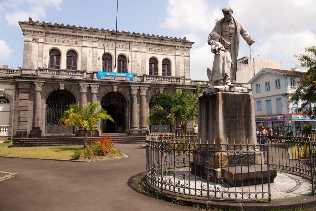 Schoelcher Statue at the Palais de Justice in Fort-de-France, Martinique | SBPR