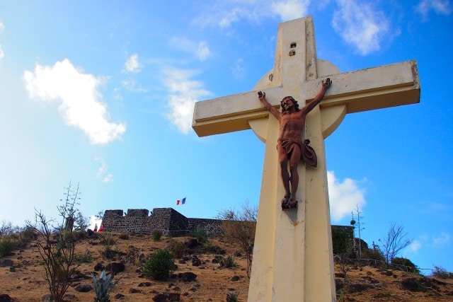Cross on the way up to Fort Louis in Marigot, St. Martin | SBPR