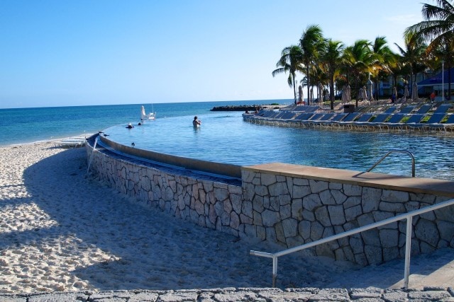 Grand Lucayan Infinity Pool | SBPR