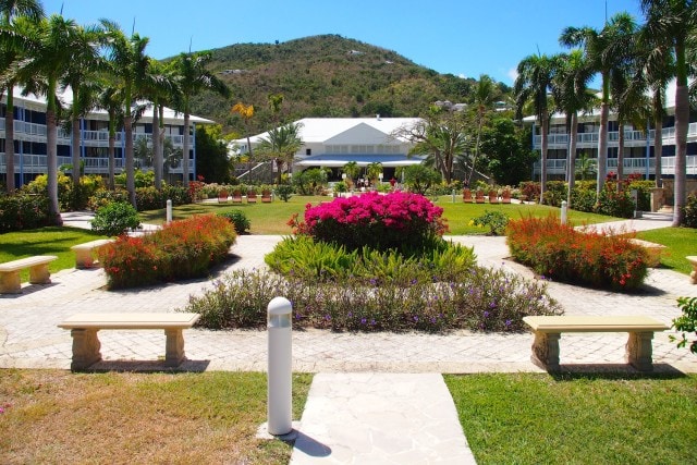 Carefully manicured grounds at Riu Palace Resort St. Martin | SBPR