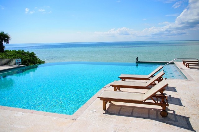 Deep Water Cay infinity pool | SBPR