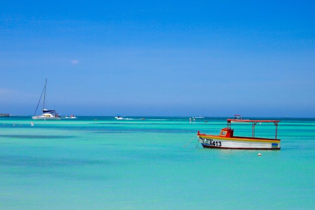 One Happy Boat at Malmok Beach, Aruba | SBPR