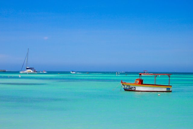 One Happy Boat at Malmok Beach, Aruba | SBPR