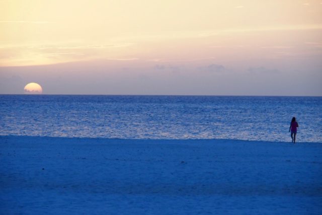 Sunset on Eagle Beach, Aruba | SBPR