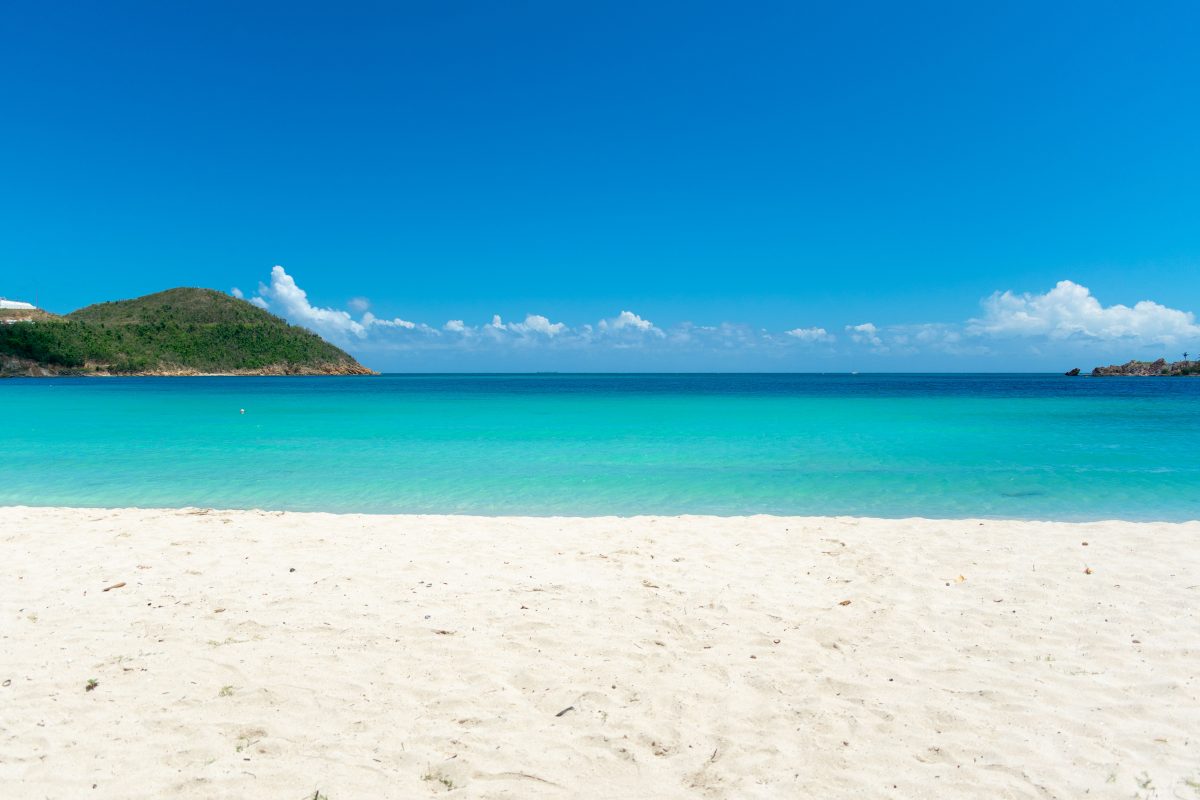 Beautiful Lindbergh Bay Beach runs parallel with the runway at Cyril E. King Int'l Airport in St. Thomas | SBPR