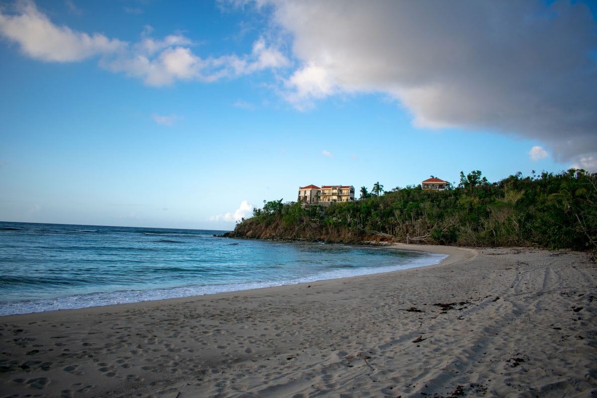 NICE digs overlooking Neltjeberg Beach, St. Thomas | SBPR