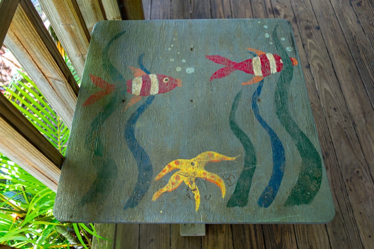 Undersea table art